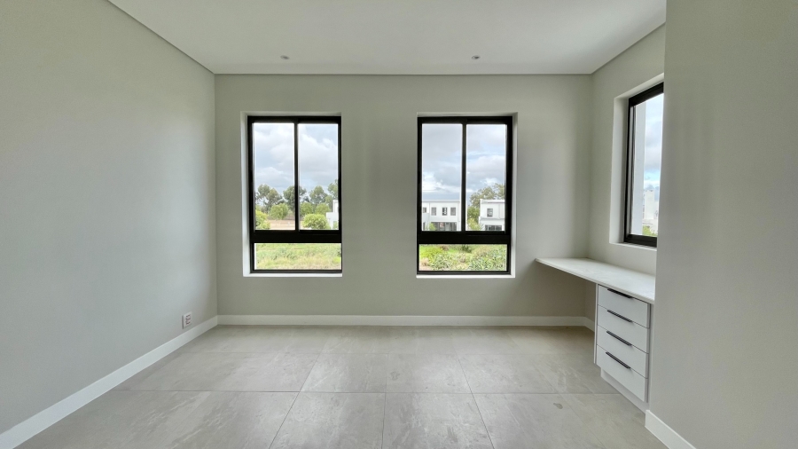 To Let 4 Bedroom Property for Rent in Croydon Gardens Estate Western Cape